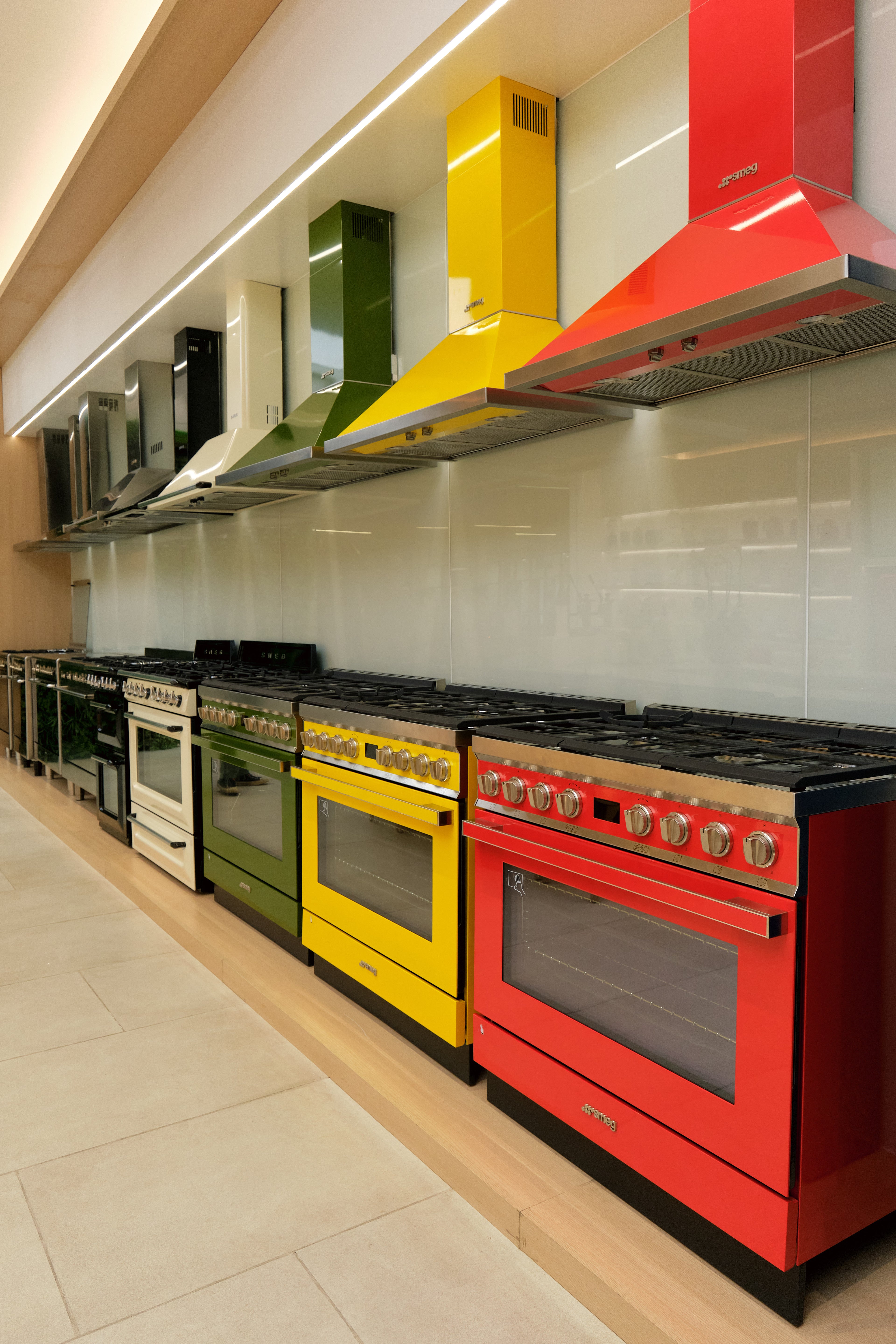 Portofino 90cm Gas-Electric Cooker Red - CPF9GPR | Shop at SMEG Philippines